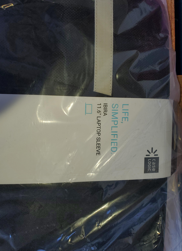 Case Logic Ibira Laptop Sleeve, Fits Devices up to 11.6", Polyester, 12.6 X 1.2 X 9.4, Black